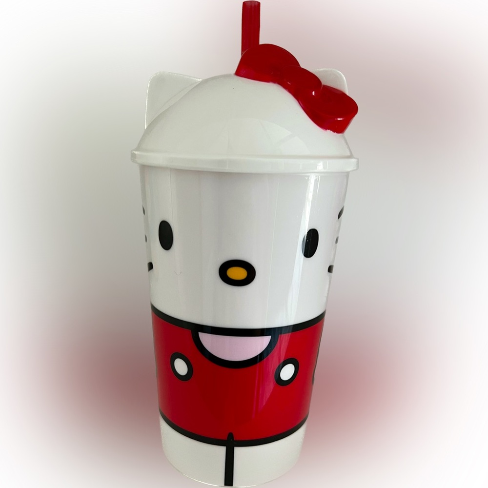 NWT Hello Kitty Plastic Tumbler with Straw